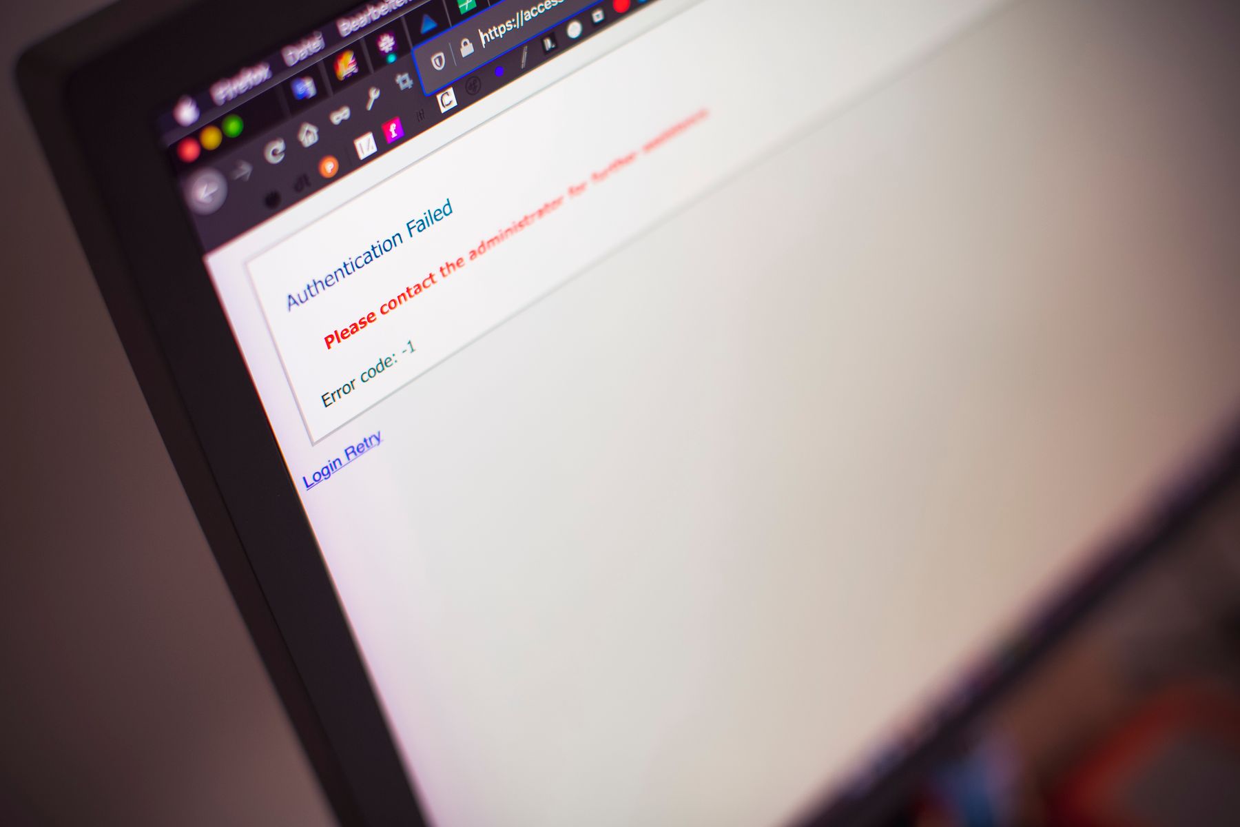 Datorskärm som visar meddelandet Authentication Failed efter ett misslyckat inloggningsförsök