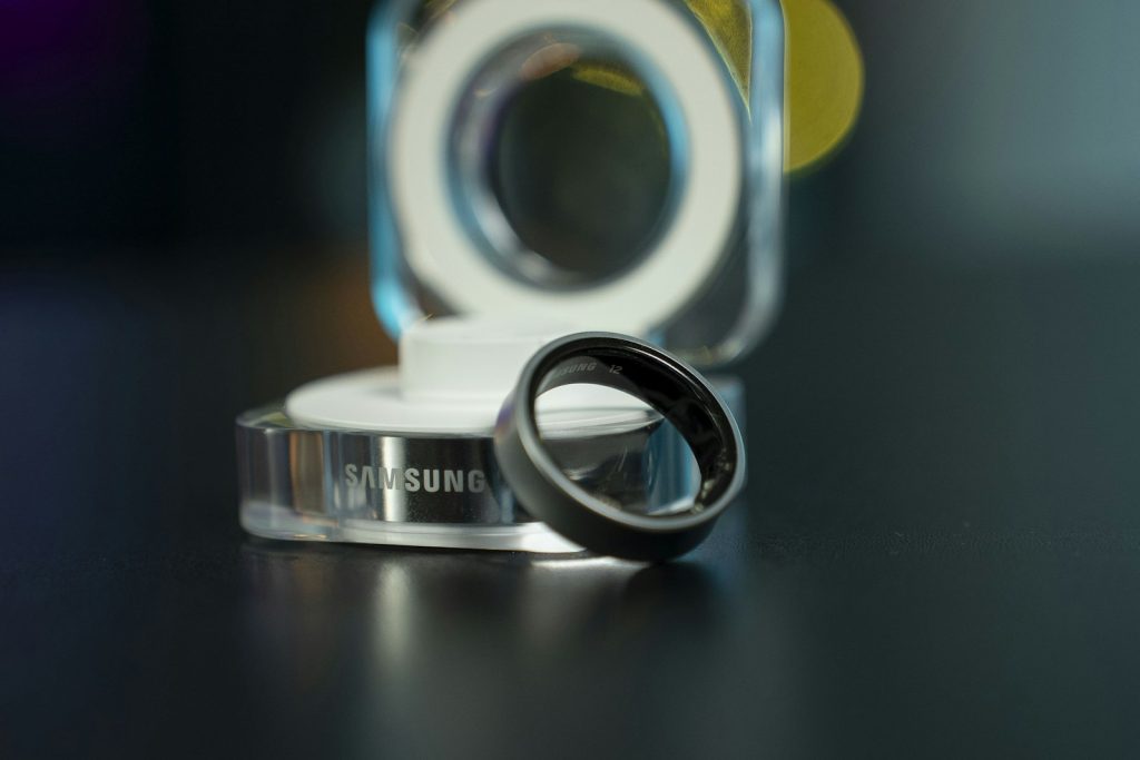 Oura Ring 4 vs Samsung Galaxy Ring (2026): Which Should You Buy?