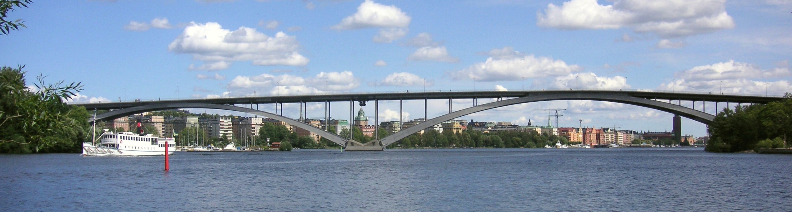 Västerbron, stålbågbron mellan Södermalm och Kungsholmen