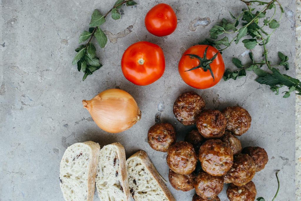 Plant-based meatballs with vegetables
