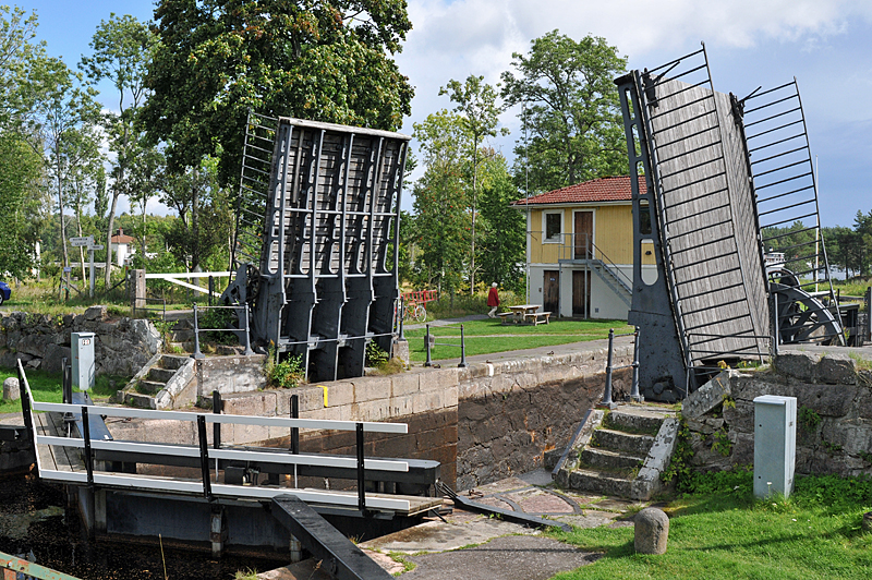 Historisk klaffbro och sluss vid Forsvik, Göta kanal