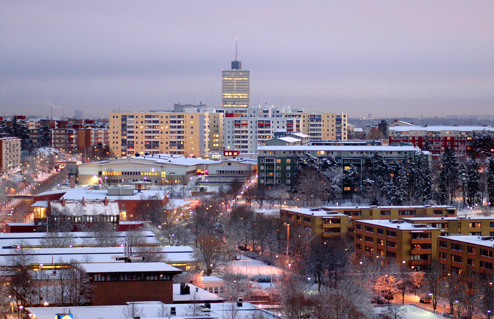 Husby en vinterkväll med Kista Science Tower i bakgrunden
