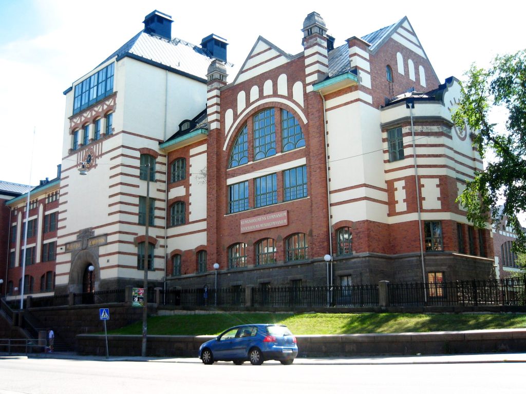 Kungsholmens gymnasium och Stockholms musikgymnasium, tegel- och putsfasad i jugendstil vid Hantverkargatan.