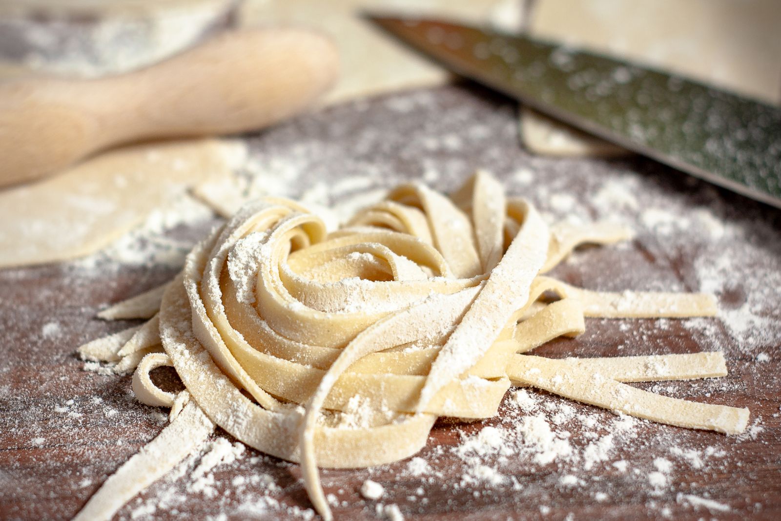 Hemgjord pasta utan ägg: grundrecept och teknik