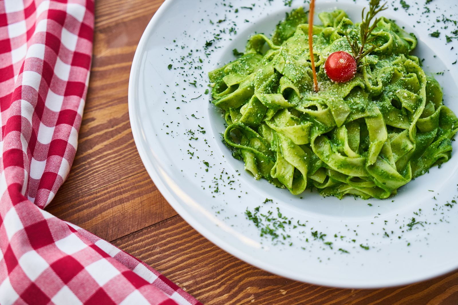 Vegansk pesto: klassisk basilikapesto utan parmesan