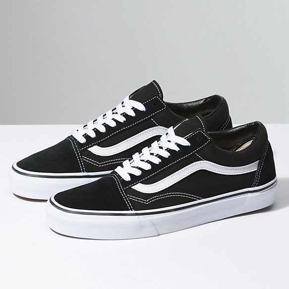 Vans Old Skool i svart och vitt med vit sidostripe