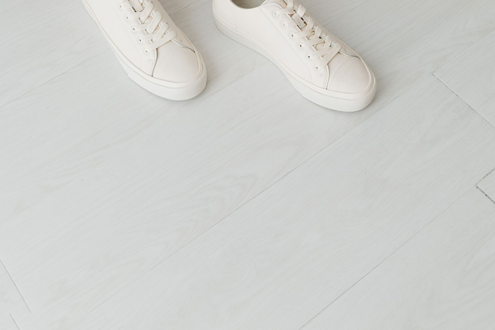 Rena vita minimalistiska sneakers