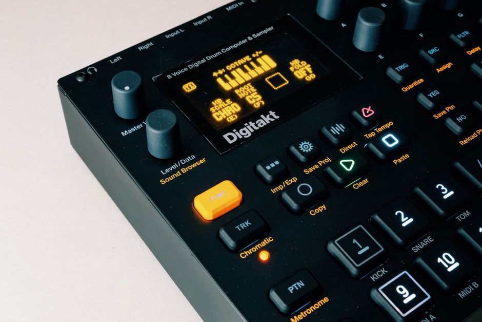 An Elektron Digitakt drum computer and sampler, close-up of the controls and screen