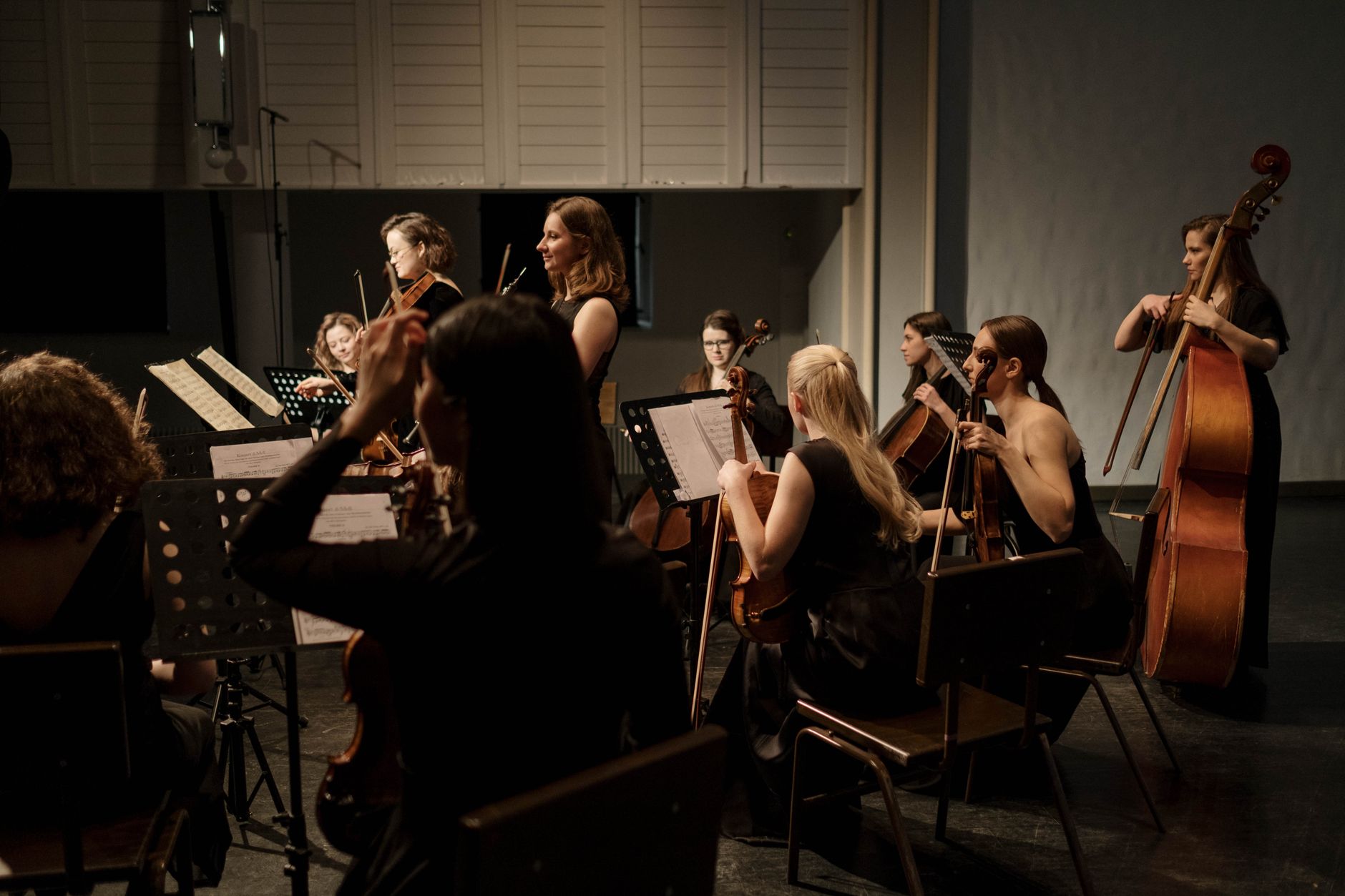 Stråkmusiker i orkester
