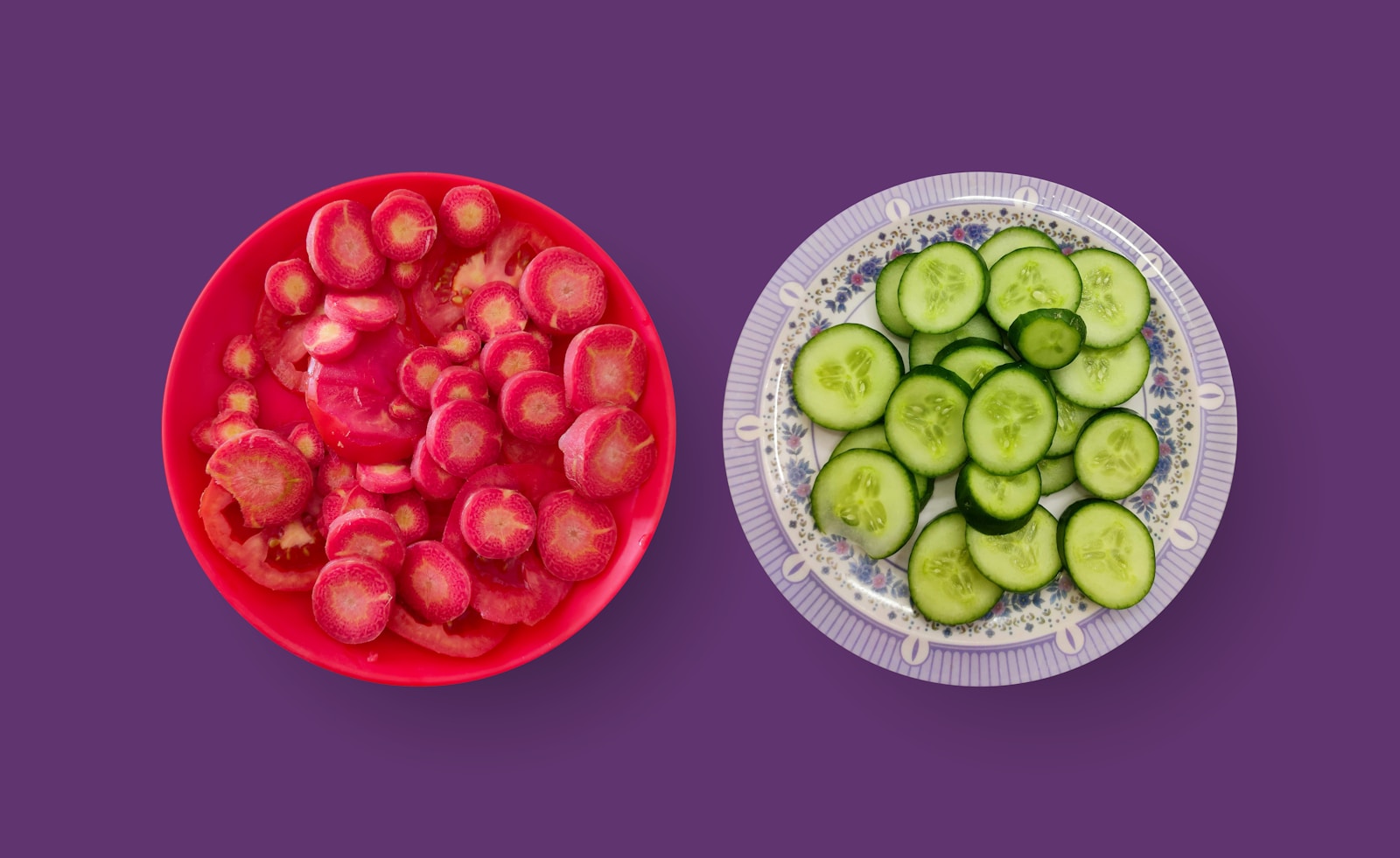 Picklade morotsskivor i syrlig lag, en vegansk sillsallad