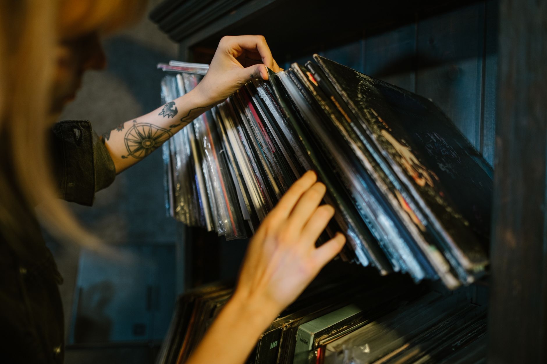 Vinylsamling i hylla