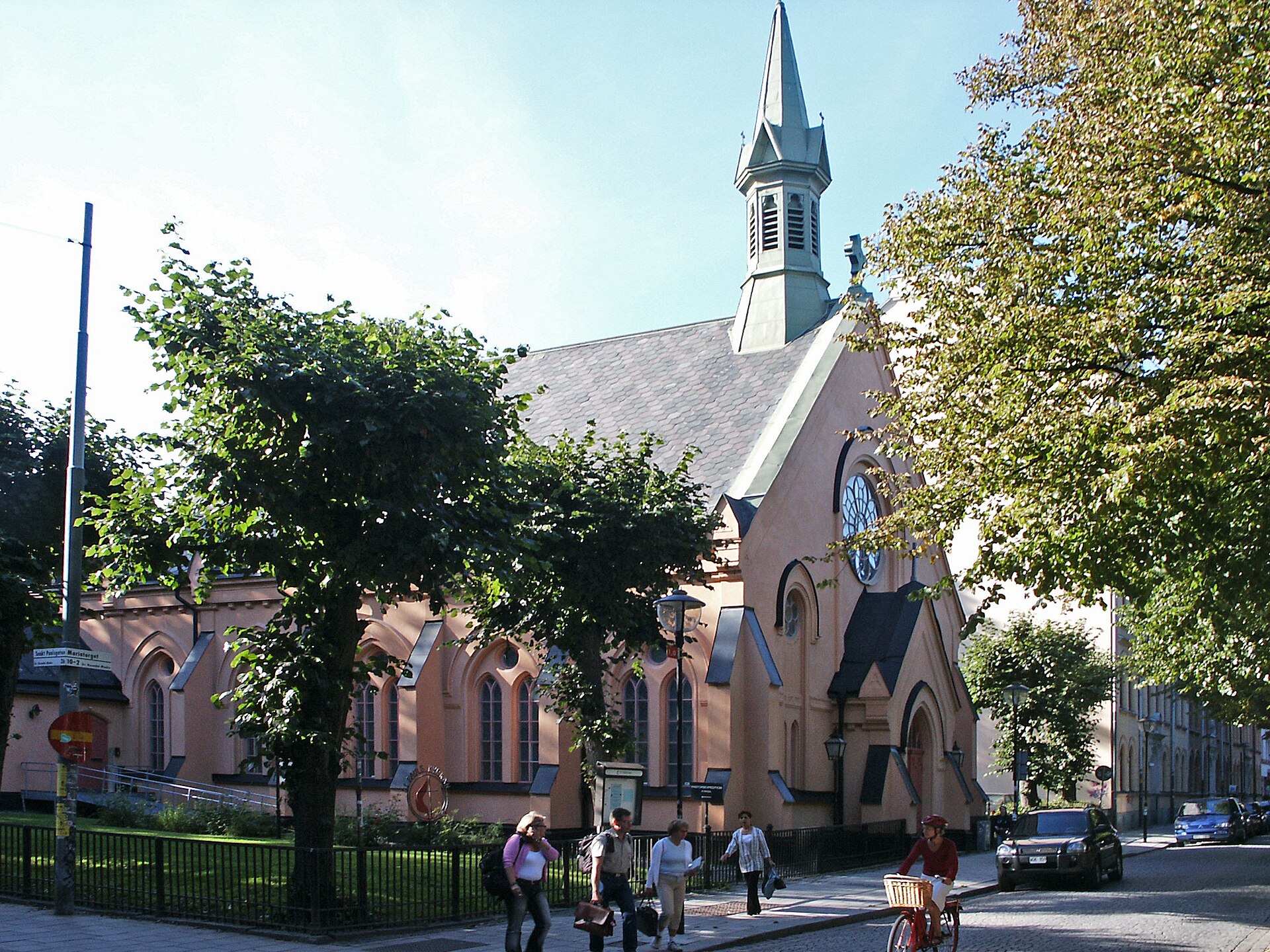 S:t Paulskyrkan vid Mariatorget före ombyggnaden, med takryttare och rosettfönster i gaveln