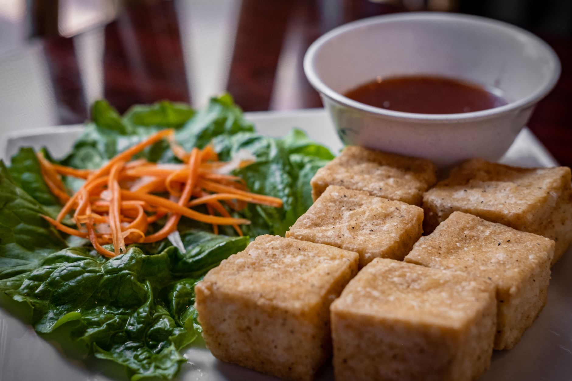 Tofu: så pressar, marinerar och steker du tofu