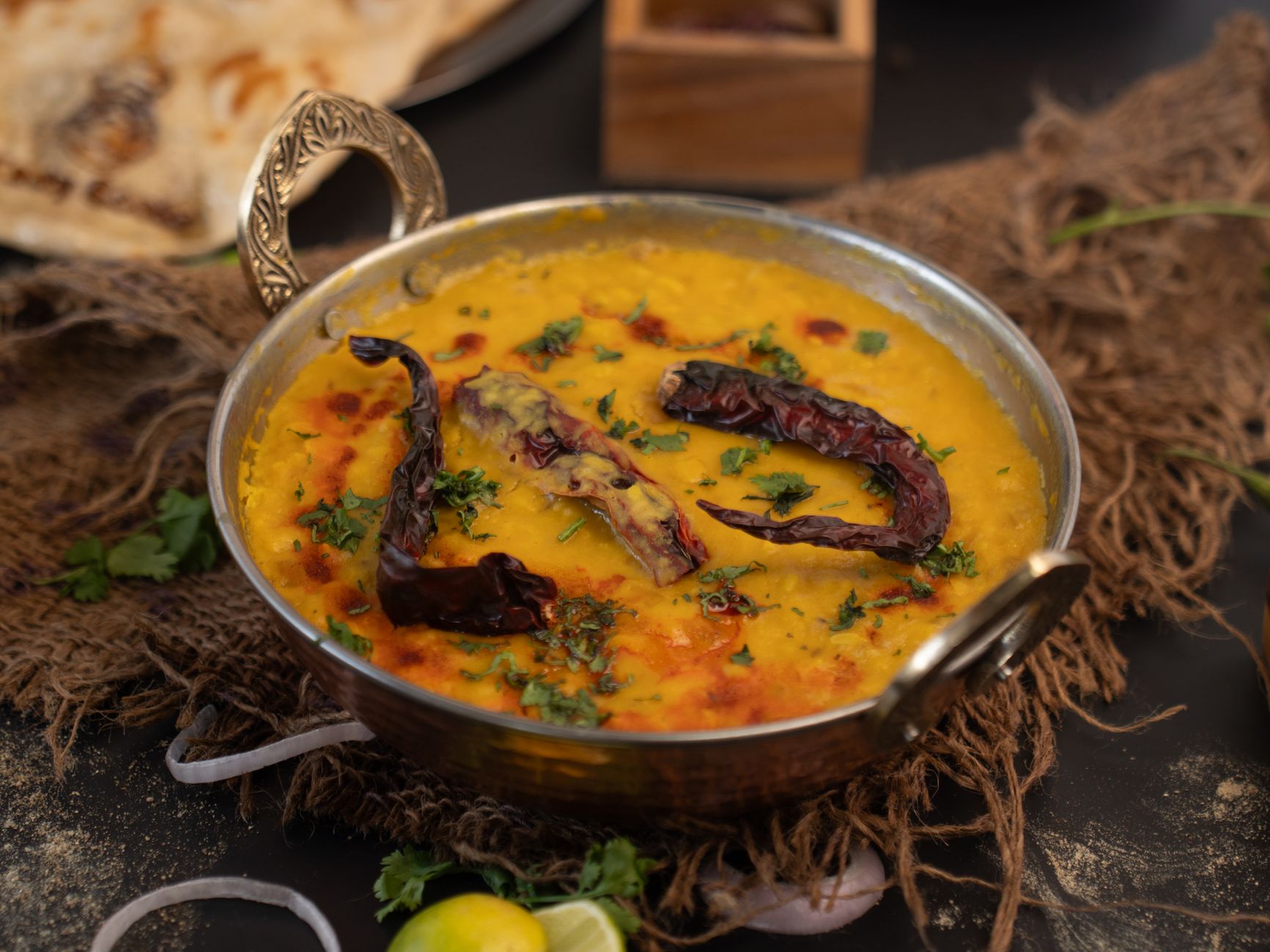Indisk dahl med röda linser och tarka