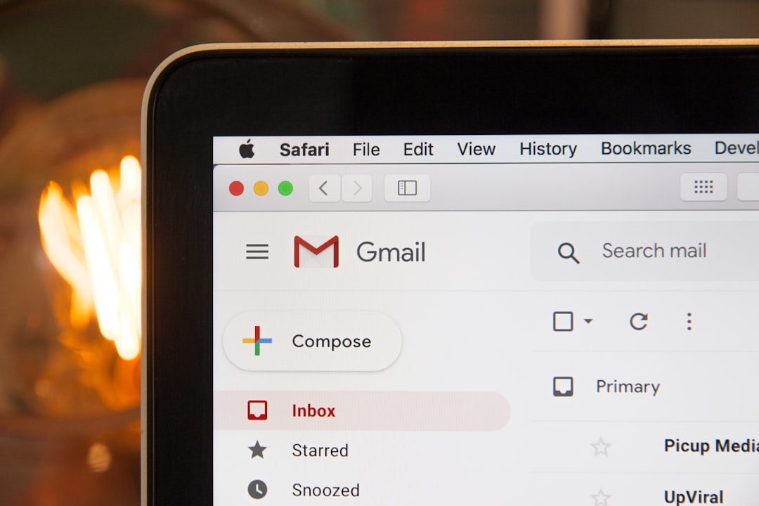 E-postmarknadsföring i en inkorg på en bärbar dator