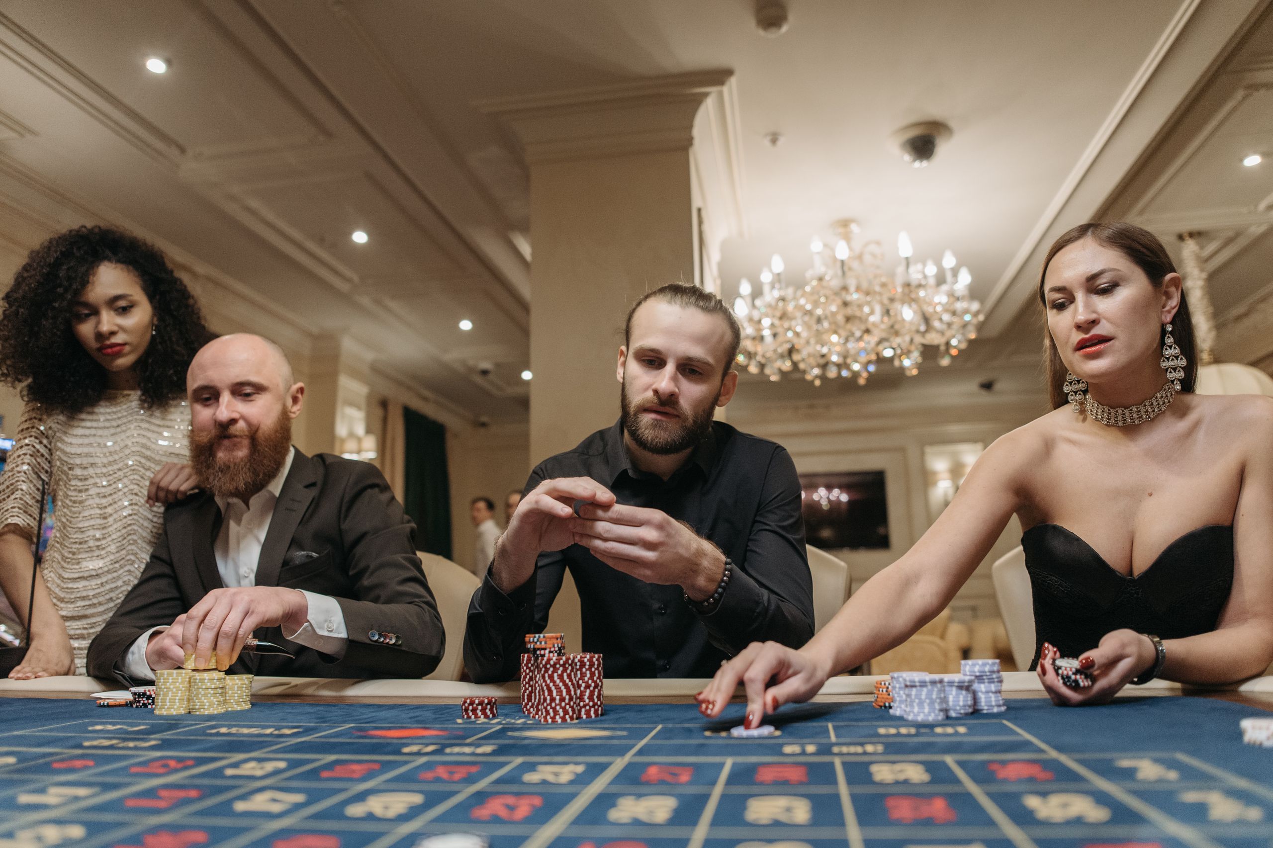 Casinotema med roulettbord och spelmarker