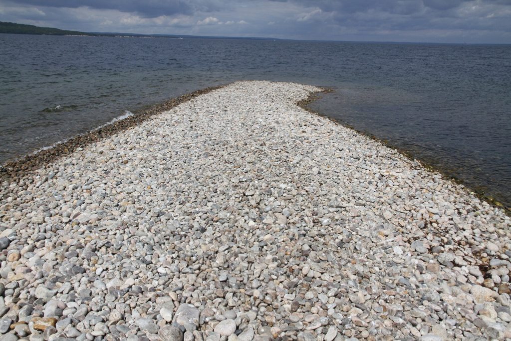 Bönsäcken på Hanö, en revel av vattenslipad klappersten som sträcker sig ut i havet