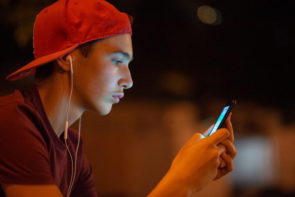 social-media-addiction-linked-to-cyberbullying