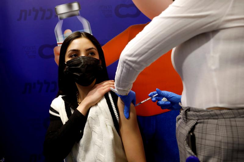 south-african-variant-can-break-through-pfizer-vaccine,-israeli-study-says