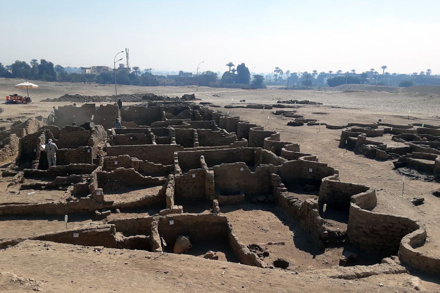 discovery-of-lost-‘golden’-city-in-luxor,-egypt