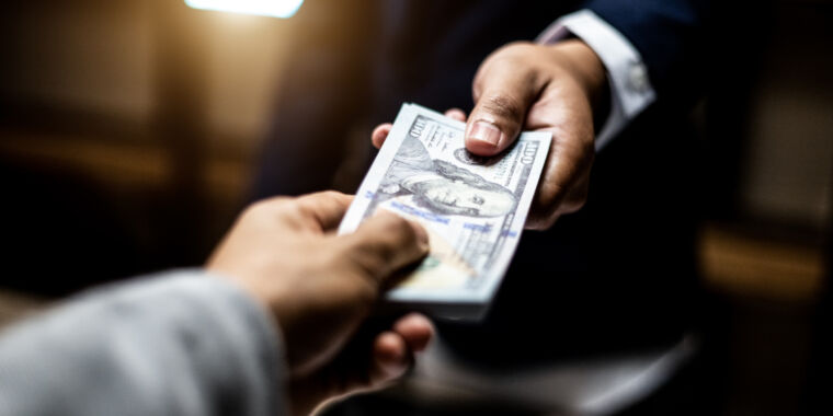 netflix-it-exec-forced-employees-to-use-products-from-vendors-that-bribed-him