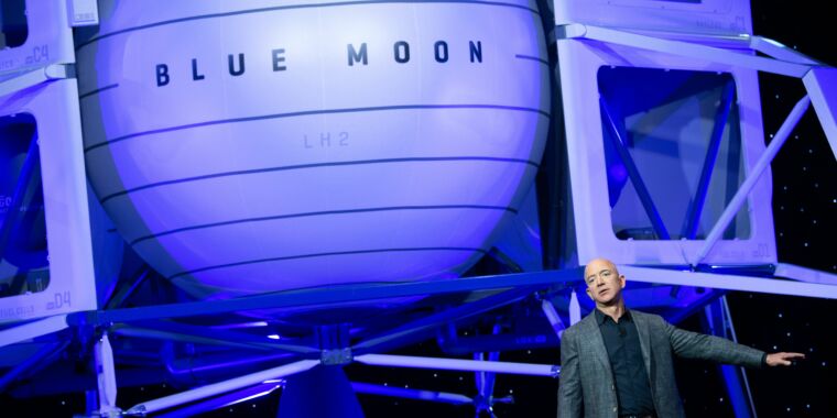 a-new-book,-amazon-unbound,-reveals-jeff-bezos’-envy-of-spacex