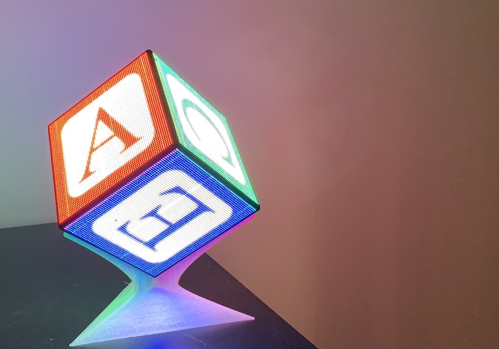 a-pixel-purse-led-cube-controlled-by-a-cisco-3g-modem