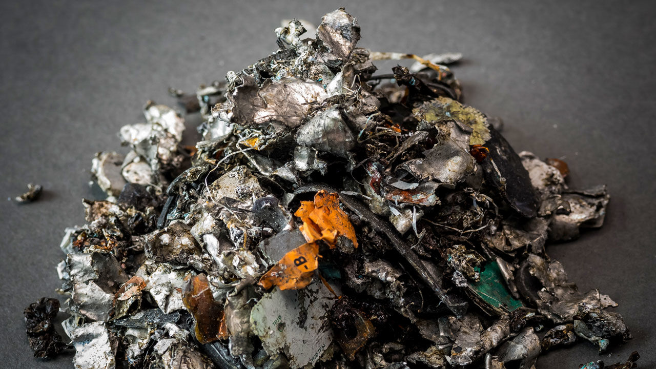 millions-of-electric-cars-are-coming.-what-happens-to-all-the-dead-batteries?