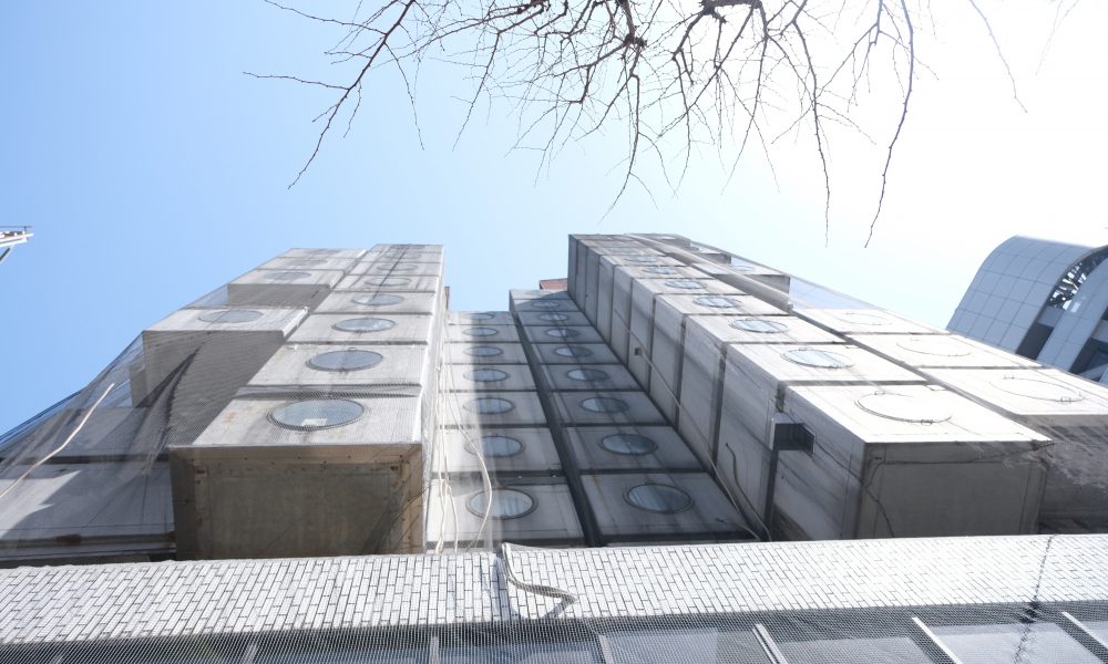 goodbye-to-the-future:-the-last-days-of-tokyo’s-nakagin-capsule-tower