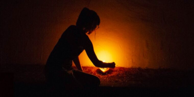 archaeologists-recreated-three-common-kinds-of-paleolithic-cave-lighting