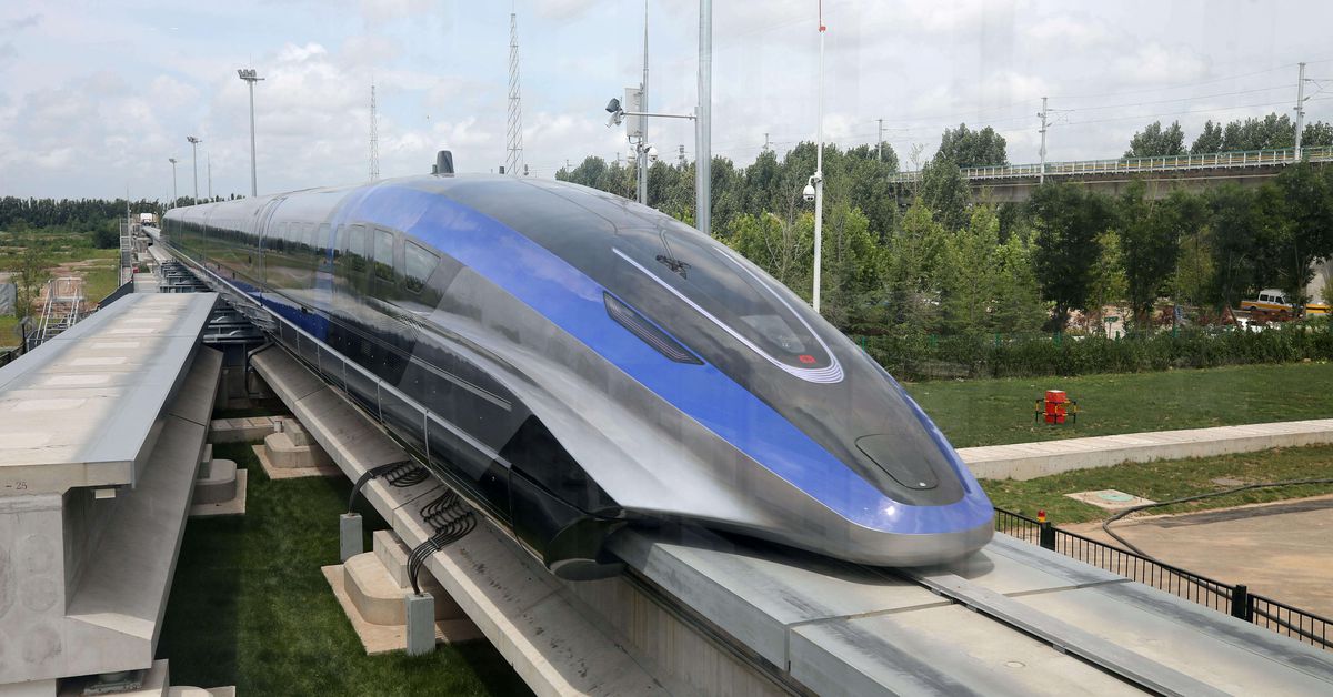 china-unveils-600-kph-maglev-train