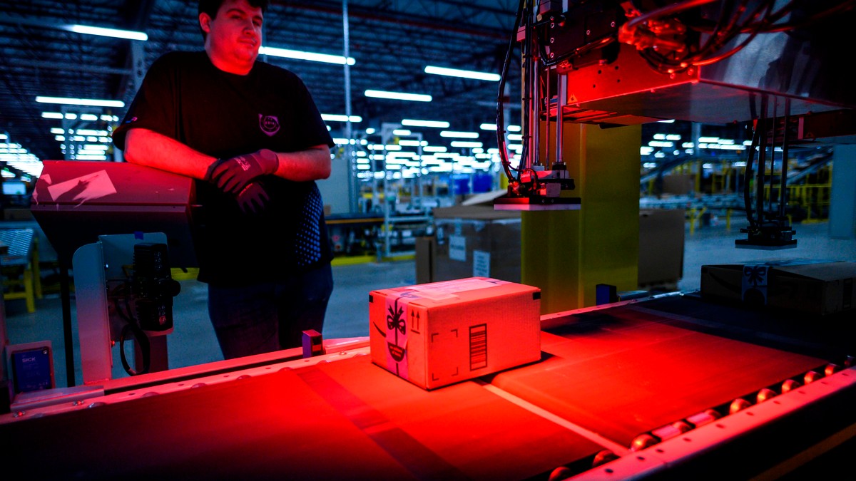 amazon-unlawfully-confiscated-union-literature,-nlrb-finds