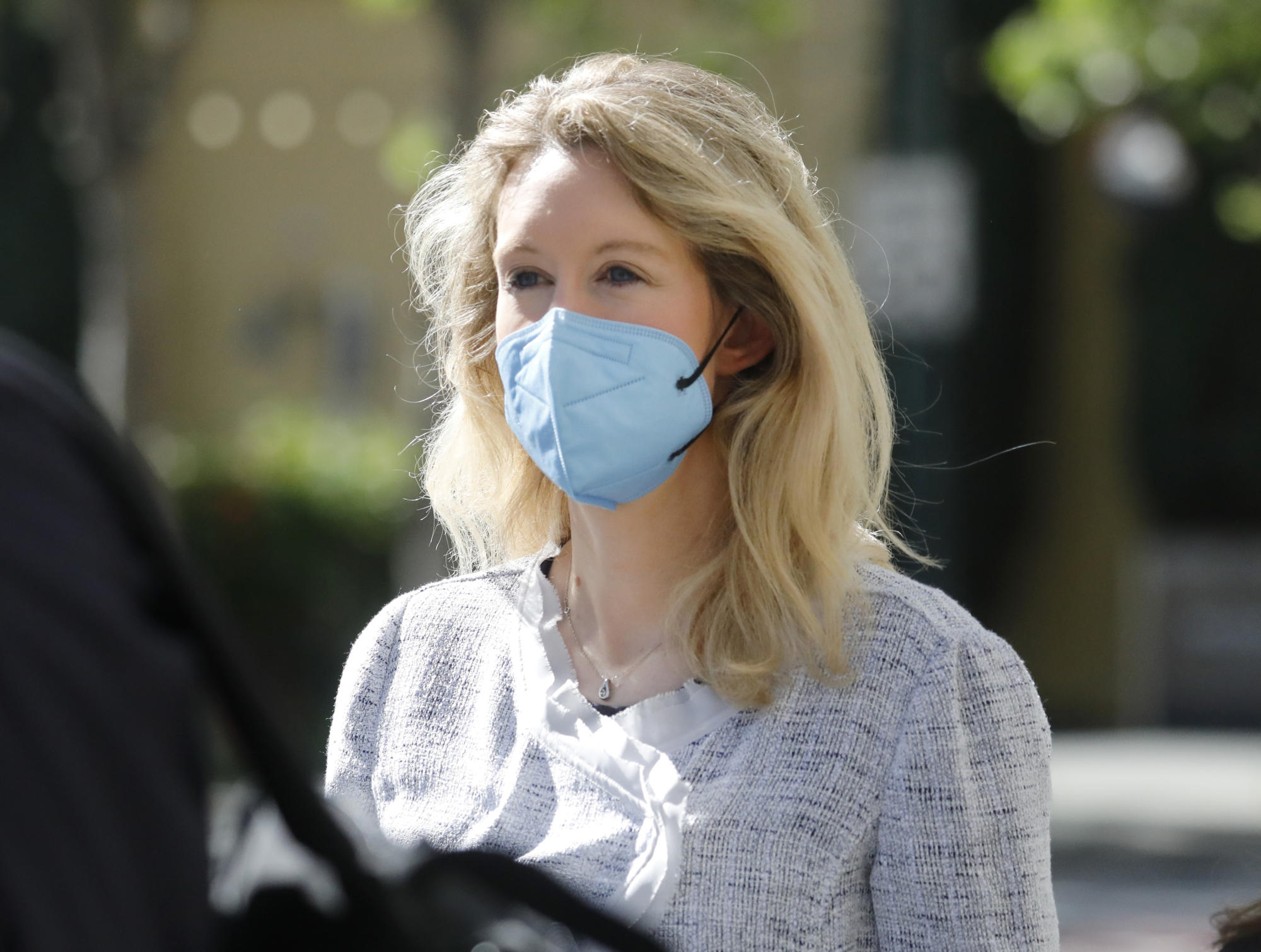 elizabeth-holmes-fails-to-keep-customer-complaints,-test-results-out-of-trial