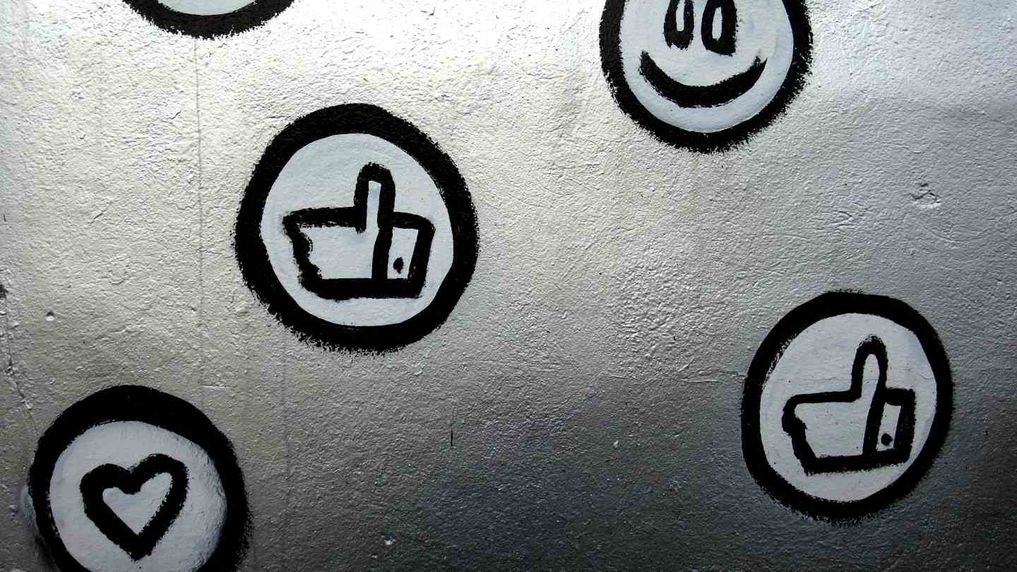yale-study-finds-social-media-‘likes’-train-users-to-act-outraged