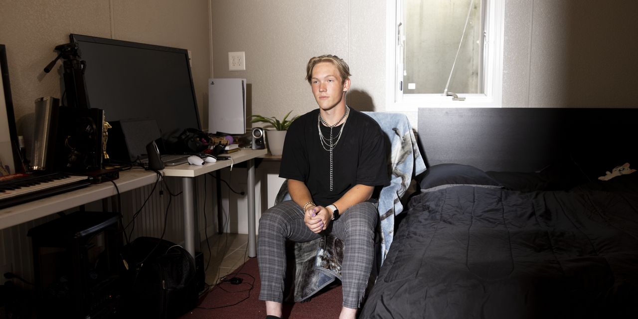 a-generation-of-american-men-give-up-on-college