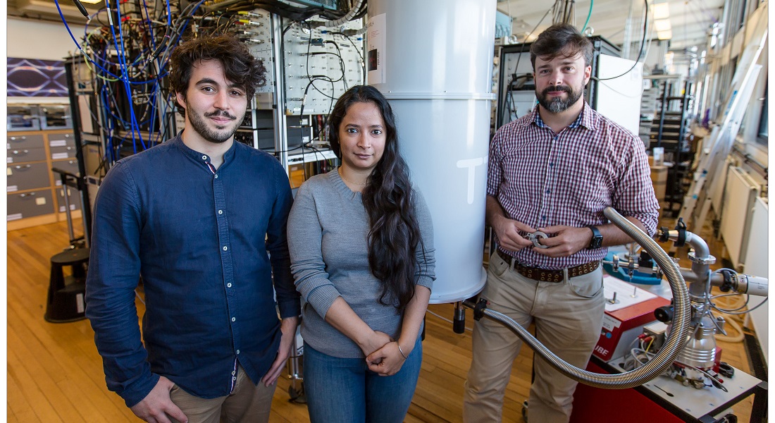 researchers-found-a-way-to-operate-many-qubits-simultaneously-on-a-single-chip