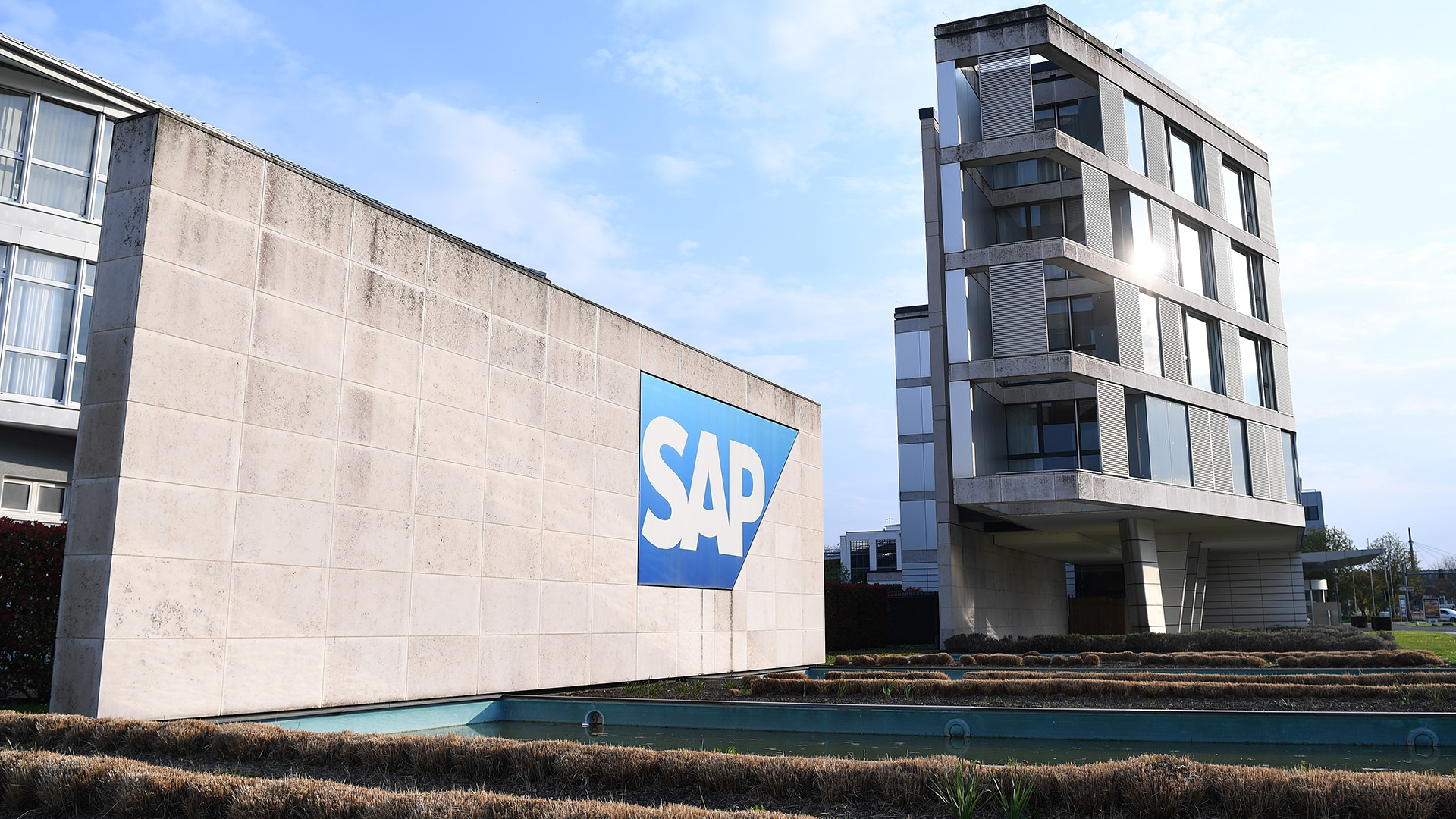 software-company-sap:-world-leading-through-intellectual-property-theft?