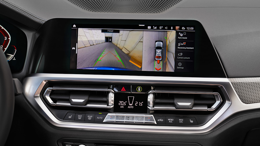 bmw-removing-touchscreen-from-a-bunch-of-models-due-to-chip-shortage