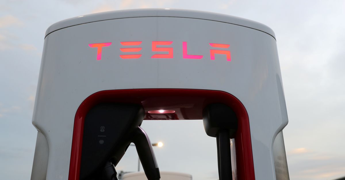 tesla-opens-charging-network-to-other-evs-for-the-first-time