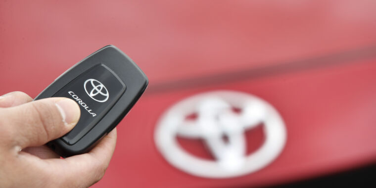 toyota-owners-have-to-pay-$8/mo-to-keep-using-their-key-fob-for-remote-start
