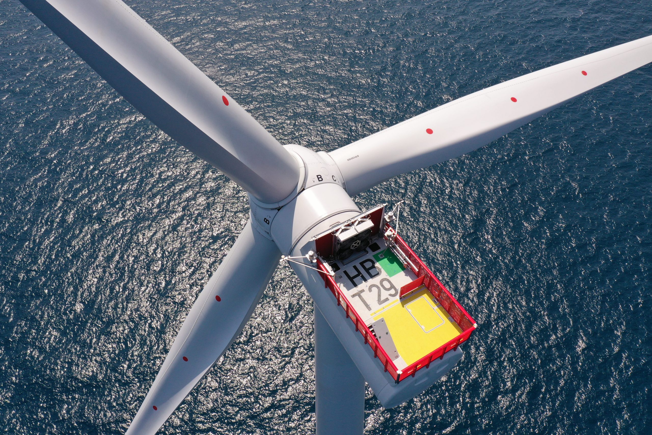 the-world’s-biggest-offshore-wind-farm,-hornsea-2,-generates-first-power