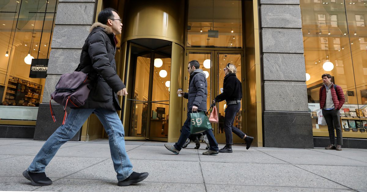 amazon-to-close-all-of-its-physical-bookstores-and-‘4-star’-shops