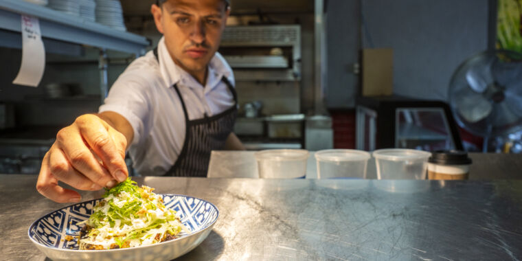 google-“hijacked-millions-of-customers-and-orders”-from-restaurants-–-lawsuit