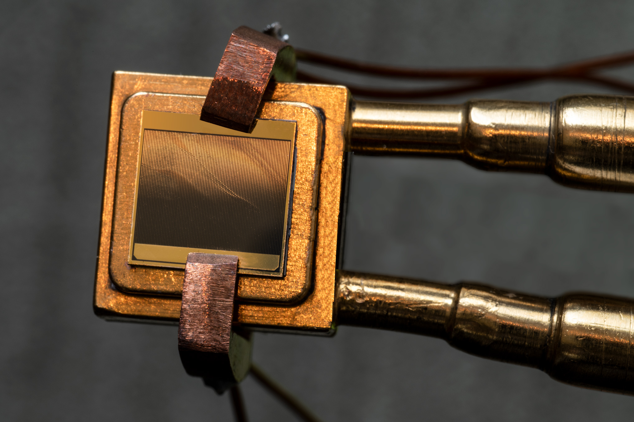 a-new-heat-engine-with-no-moving-parts-is-as-efficient-as-a-steam-turbine