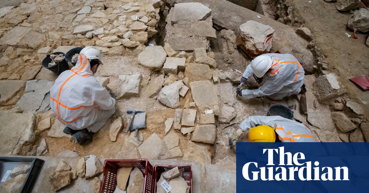 ancient-tombs-and-statues-unearthed-beneath-notre-dame-cathedral