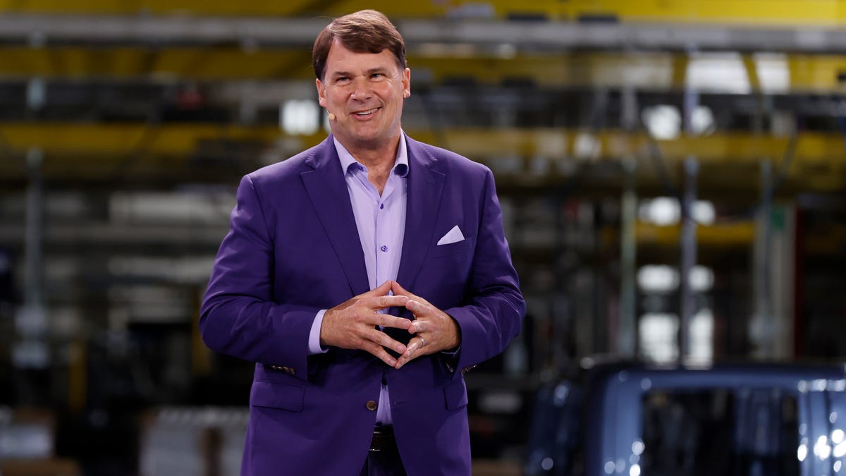 ford-ceo-says-evs-will-be-sold-100%-online-with-nonnegotiable-price
