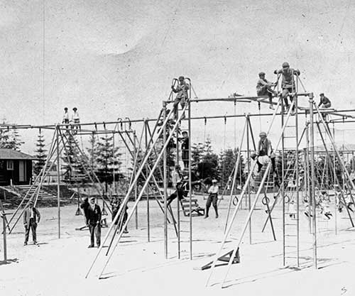 the-dangerous-playgrounds-of-1900s-through-vintage-photographs