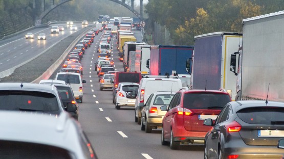 electric-car-sales-drive-toward-cleaner-air,-less-mortality