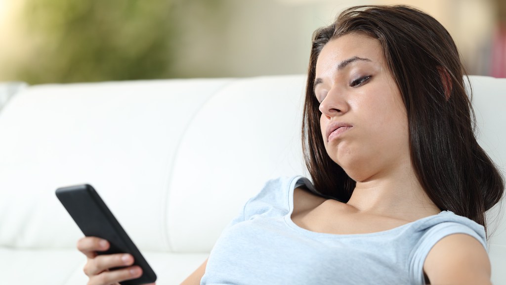 social-media-may-prevent-users-from-reaping-creative-rewards-of-profound-boredom