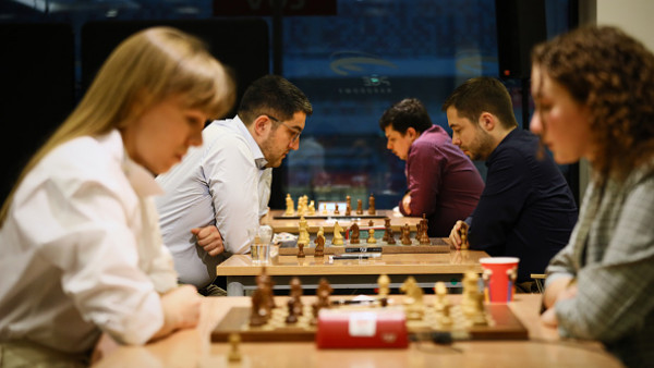 iranian-women-compete-at-chess-tournament-without-hijab:-media-reports